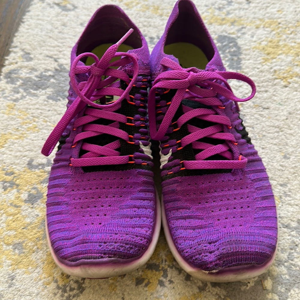 Nike fly knit sneakers